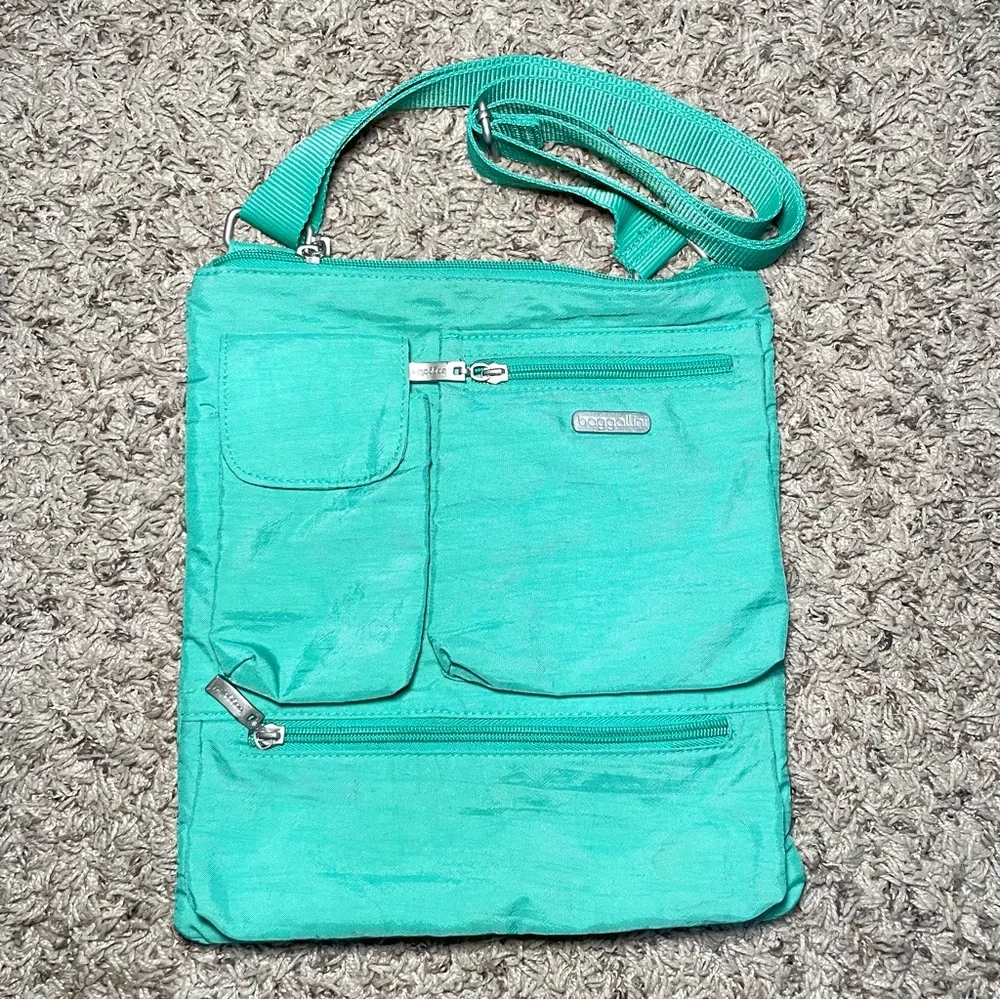 Baggallini Crossbody‎ Zip Closure Purse Shoulder Green Lightweight Travel Purse